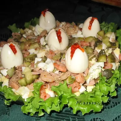 Салат с тунцом и креветками "белые лилии"