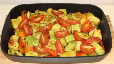 Кабачки с овощами и картошкой запечённые в духовке