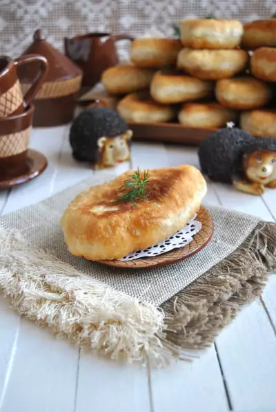 Пирожки с гречкой, квашеной капустой и лесными грибами