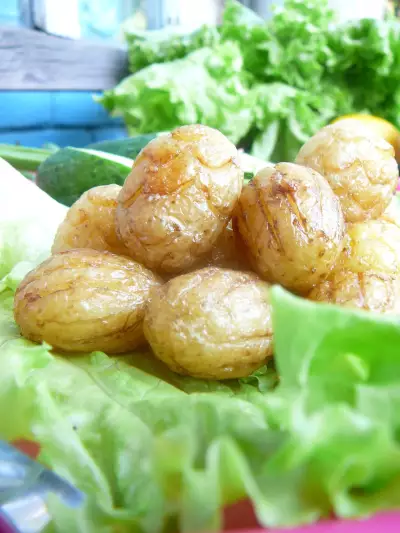 Картофель "шишки-орешки" во фритюре с рыбным соусом