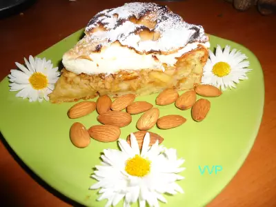 Яблочно-миндальный пирог с меренгой