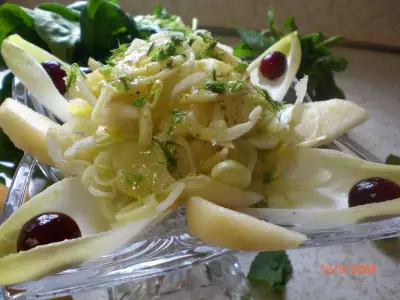 Салат из фенхеля,цикория и груши