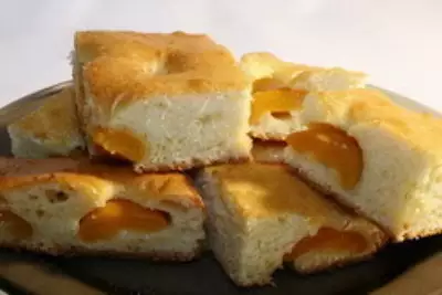 Пирог с консервированными абрикосами
