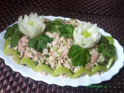 Салат из тунца с сельдереем