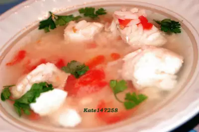 Рыбный суп с помидорами и рисом