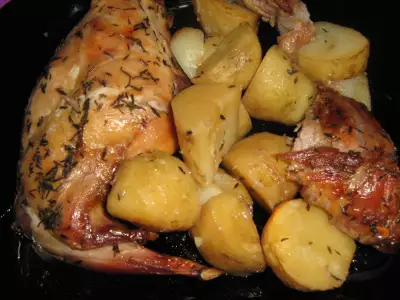 Ножка кролика запечённая с тимьяном и молодым картофелем или ужин для мужа
