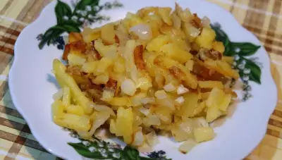 Жареная картошка с маслятами