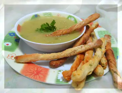 Хлебные палочки от натика и овощной суп-пюре с рыбными фрикадельками