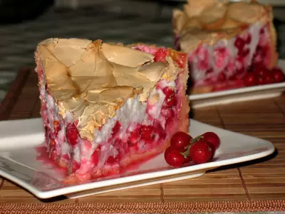 Пирог с безе и красной смородиной traeubleskuchen