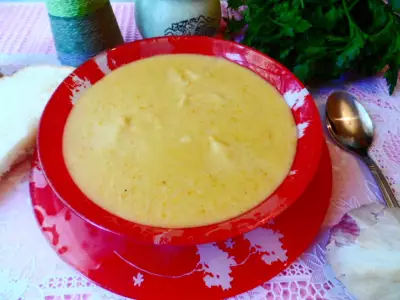 Суп пюре из овощей с сыром и приправой карри и манго.