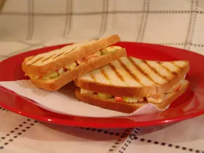 Сандвичи с салатом из морепродуктов