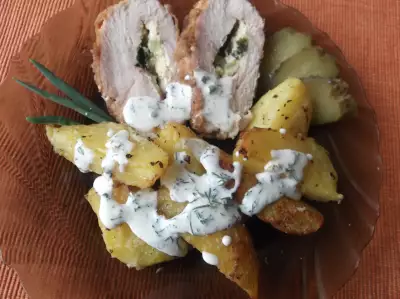 Фаршированное филе индейки и печеная картошка с соусом.(рецепт выходного дня)