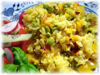 Рис с овощами в горшочках
