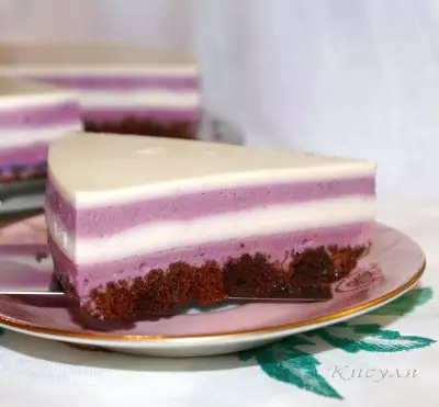 Сливочно-смородиновый желейный торт "полосатик"
