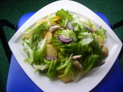 Картофельный салат с куриной грудинкой