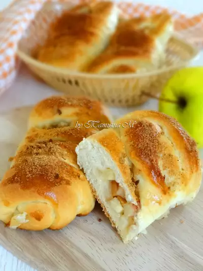 Пирожки-плетенки с яблоками