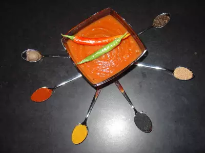 Hot zucchini-salsa