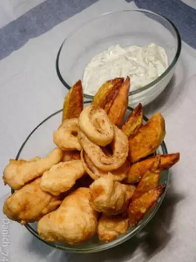 Рыба в кляре с картофелем фри (fish and chips)