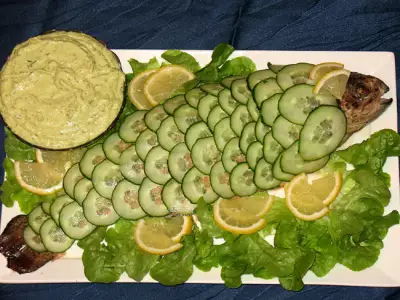 Печёная лососевая форель с авокадно укропным соусом