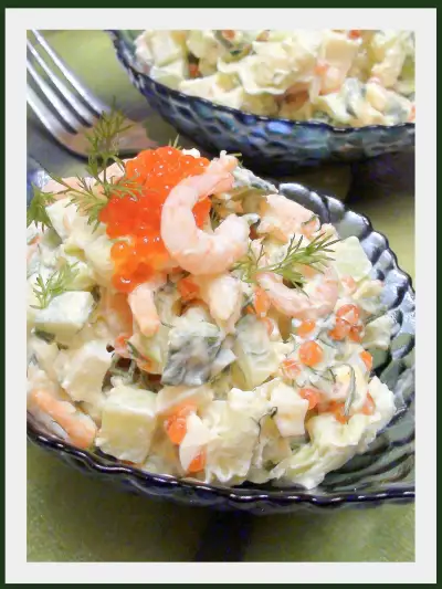 Яичный салат с креветками.