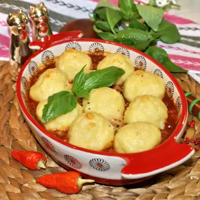 Картофельные ньоки под мясным соусом по римски