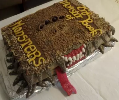 Торт "чудовищная книга о монстрах"