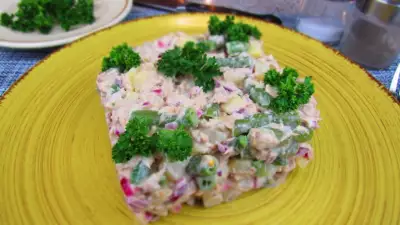 Салат с тунцом и спаржевой фасолью