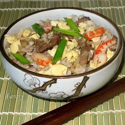 Жареный рис с маринованным мясом по-китайски