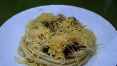 Спагетти с грибами и пармезаном по-итальянски