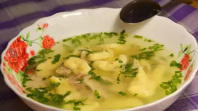 Куриный суп с галушками, блюдо украинской кухни