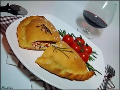 Миникальцоне "трио" (pizza calzone, закрытая пицца).