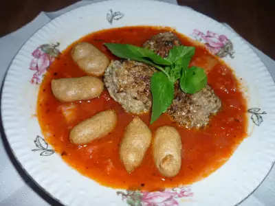 Кизилово-томатный суп с гречневыми "орешками"(дуэль)