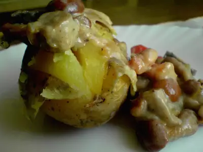 Запечённый картофель с грибным рагу