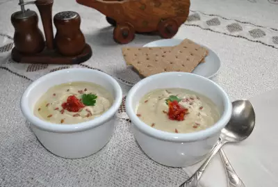 Крем суп из корня сельдерея на грибном бульоне с трюфельным маслом