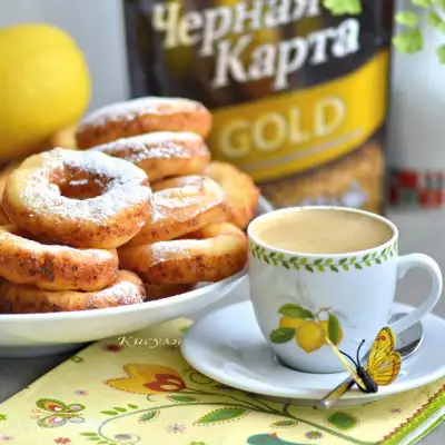 Творожные пончики и кофе с лимонной пенкой