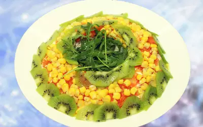 Новогодний салат малахитовый браслет - салат с куриной грудкой, кукурузой и киви