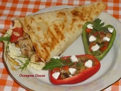Разукрасим пикник вкусом: домашний чикен ролл и салат “пикник”под уникальным соусом
