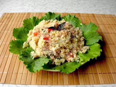 Салат из кус-куса с тунцом и овощами