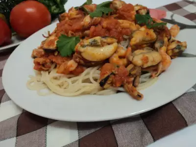 Спагетти с морепродуктами и соусом "фра-дьяволо"