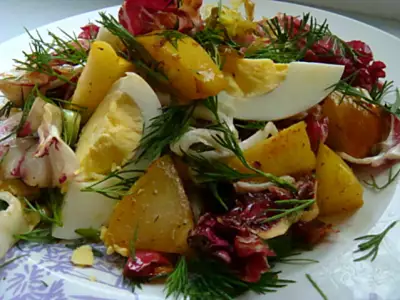 Простой салат с карамелизованной грушей