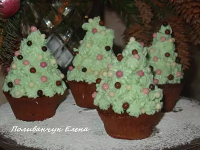 Пирожные “рождественская ёлочка”. кексы с вафлями и масляным кремом.