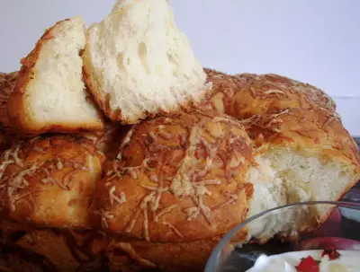 Обезьяний хлеб с чесноком и перцем
