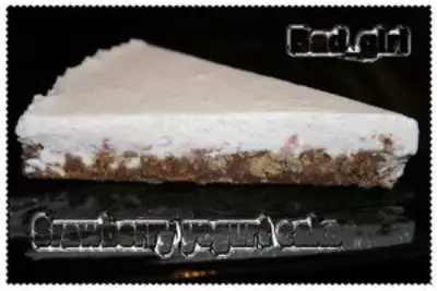 Сливочно-йогуртовый клубничный торт (без выпечки)