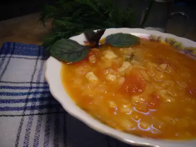 Суп из красной чечевицы и булгура.