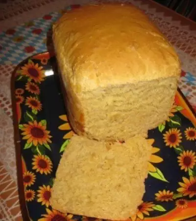 Французский хлеб с жареным луком и паприкой