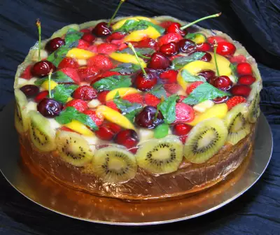 Торт с фруктами и лимонным желе