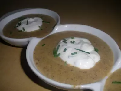 Грибной крем суп под шапкой из сливок и пармезана