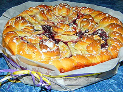 Пирог с малиновым вареньем.
