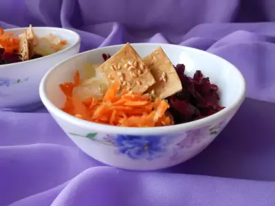 Салат из свежей моркови и свеклы с апельсиновым граните