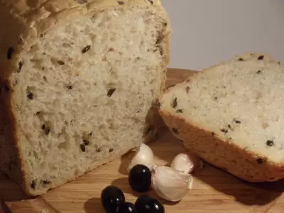 Ароматный хлеб с маслинами и чесноком ( вариант для хп, и не только)